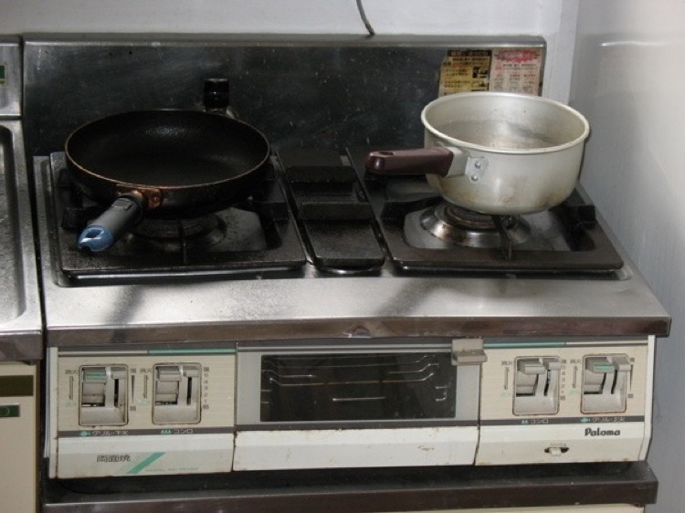 A picture of the stove in my kitchen.