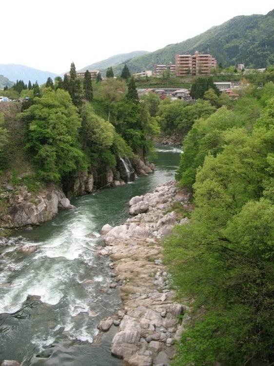 Buildings on the top of a gorge.